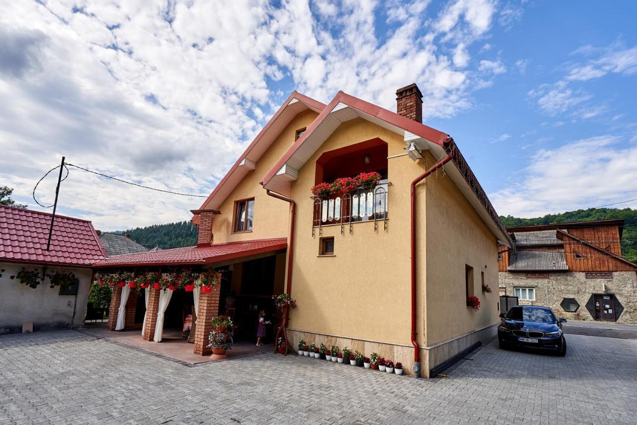 Casa Cu Flori Moisei 호텔 외부 사진