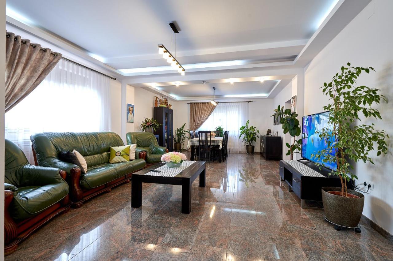 Casa Cu Flori Moisei 호텔 외부 사진