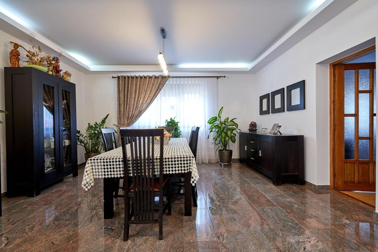 Casa Cu Flori Moisei 호텔 외부 사진